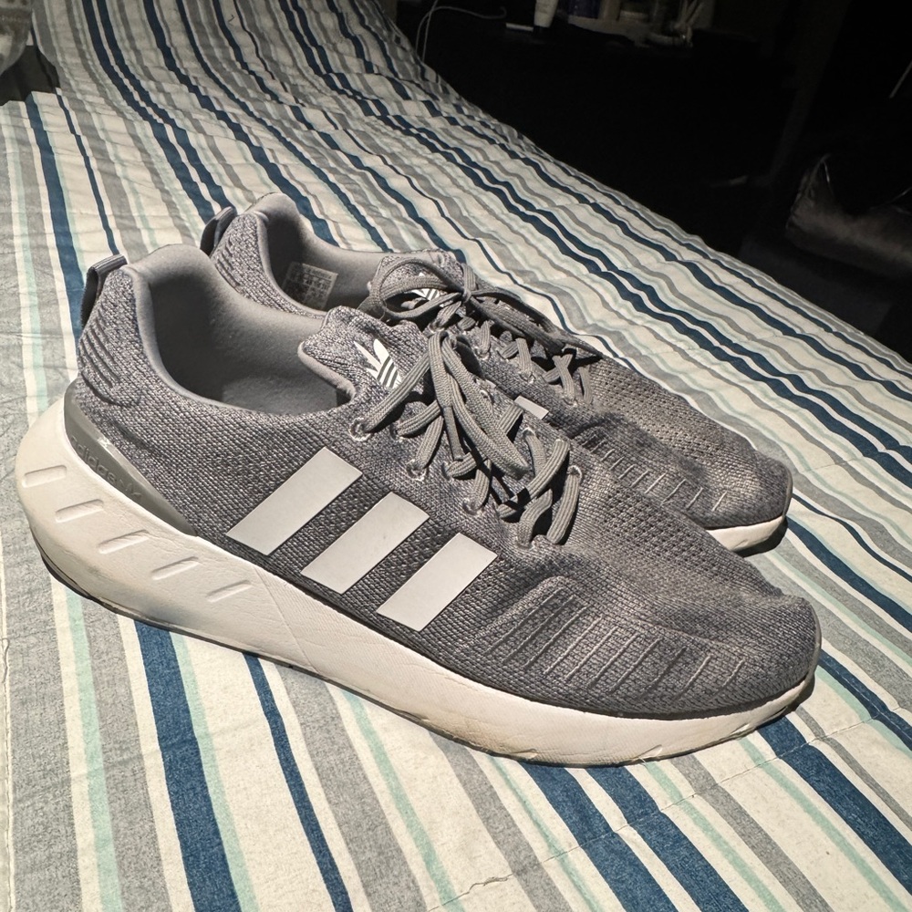 Adidas Gray Swift Run 22 sz13